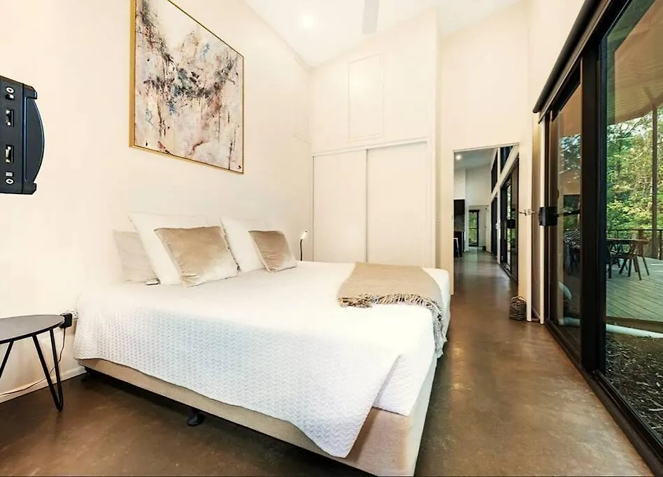 Willa Hunchy Escape Montville