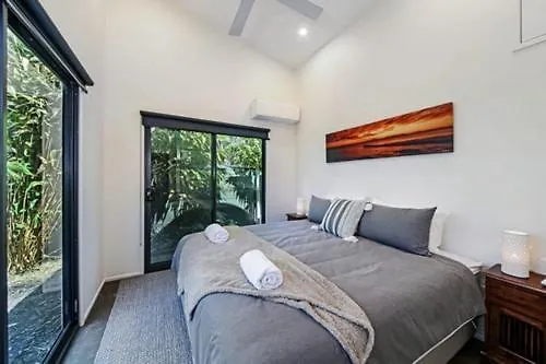 Hunchy Escape Villa Montville