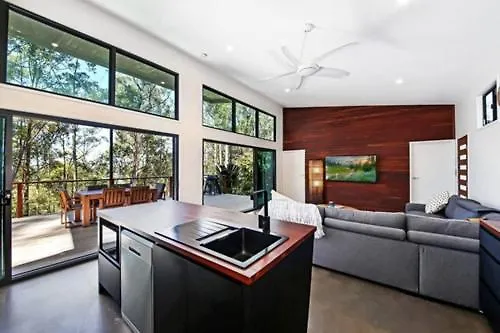 Hunchy Escape Villa Montville
